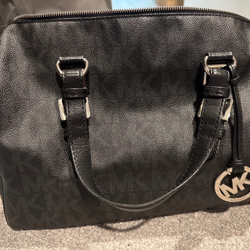 Mickael kors hand bag